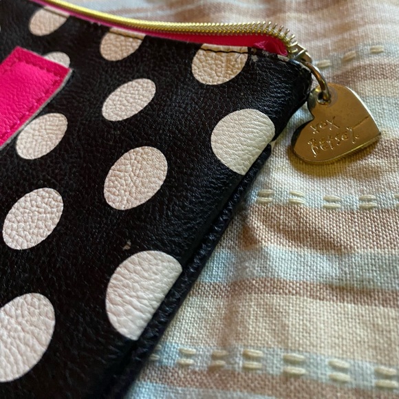 BETSEY JOHNSON Black & White
Polka Dot “J” Bownanza Wallet
Wristlet 9" x 6". - Picture 3 of 16